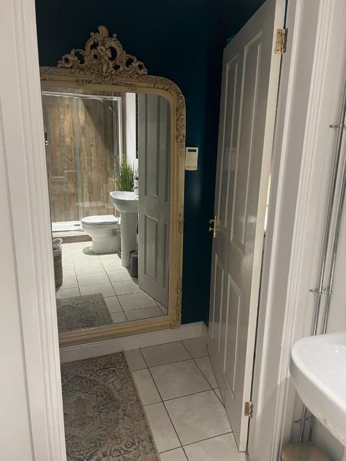 Boutique Shrewsbury Suites Экстерьер фото