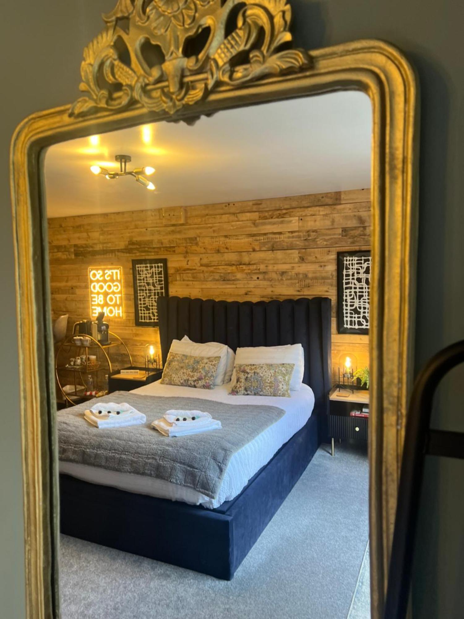 Boutique Shrewsbury Suites Экстерьер фото
